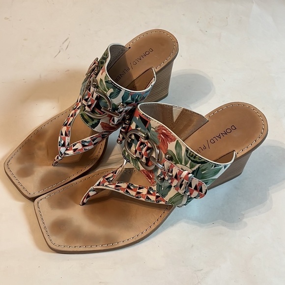 Donald J. Pliner MIMI Sz 7.5 Tropical Print Leather Double Buckle Heel Sandals - Picture 4 of 10